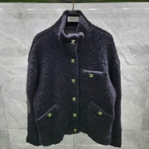 [국내배송]샤넬 금속로고 장식 양털자켓