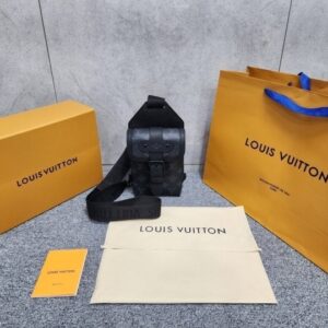 [국내배송]루이비통 소뮈르 슬링백