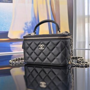 [국내배송]샤넬 탑핸들 베니티백 램스킨 블랙 금장 AP2199