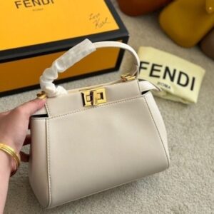 [국내배송]펜디 몬스터 아이즈 피카부백