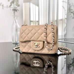 [국내배송]샤넬 클래식 쁘띠삭 램스킨 베이지 금장 A35200
