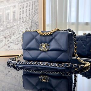 [국내배송]샤넬 19 플랩백 미듐 네이비 금장 AS1160