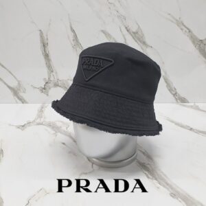 [국내배송]프라다 자수 로고 버킷햇