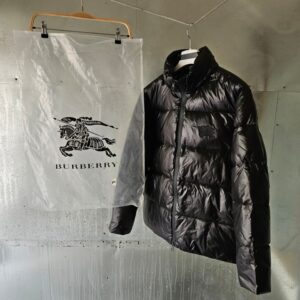 [국내배송]버버리 이퀘스트리안 나이트패치 패딩 자켓