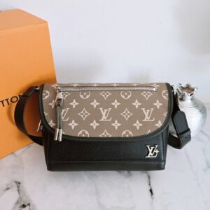 [국내배송]루이비통 펄스 웨어러블 월릿 크로스 M12618
