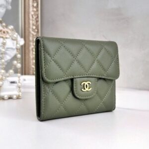 [국내배송]샤넬 클래식 캐비어 플랩 월릿 카키 그린 금장 AP0231