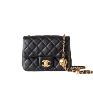 [프리미엄/해외배송]샤넬 클래식 골드볼 쁘띠삭 플랩 백(블랙/금장/램스킨)